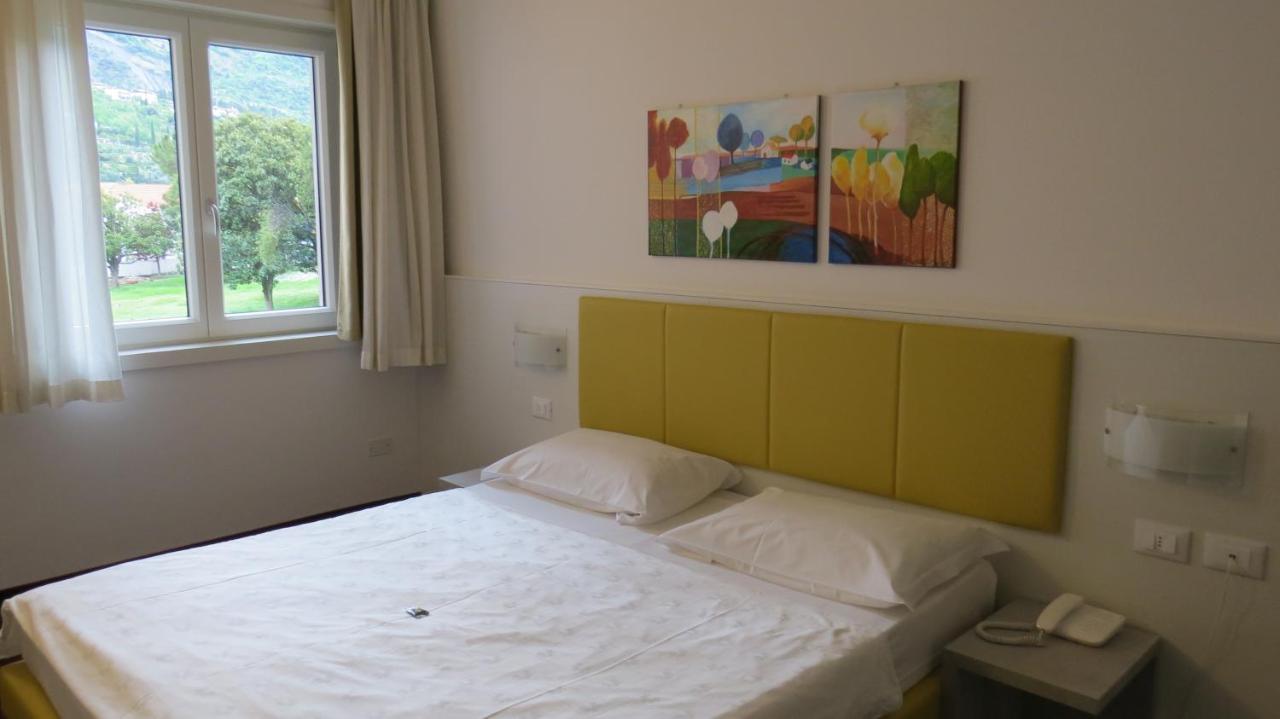 Hotel Villa Claudia Torbole Sul Garda Exterior foto