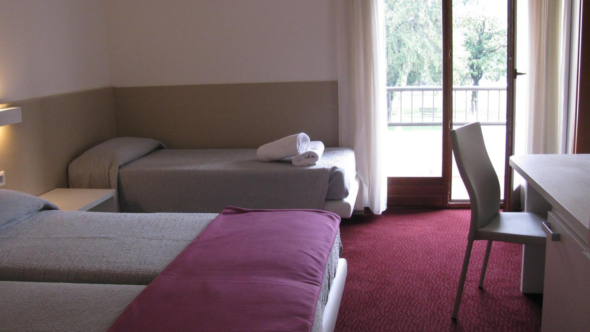 Hotel Villa Claudia Torbole Sul Garda Quarto foto