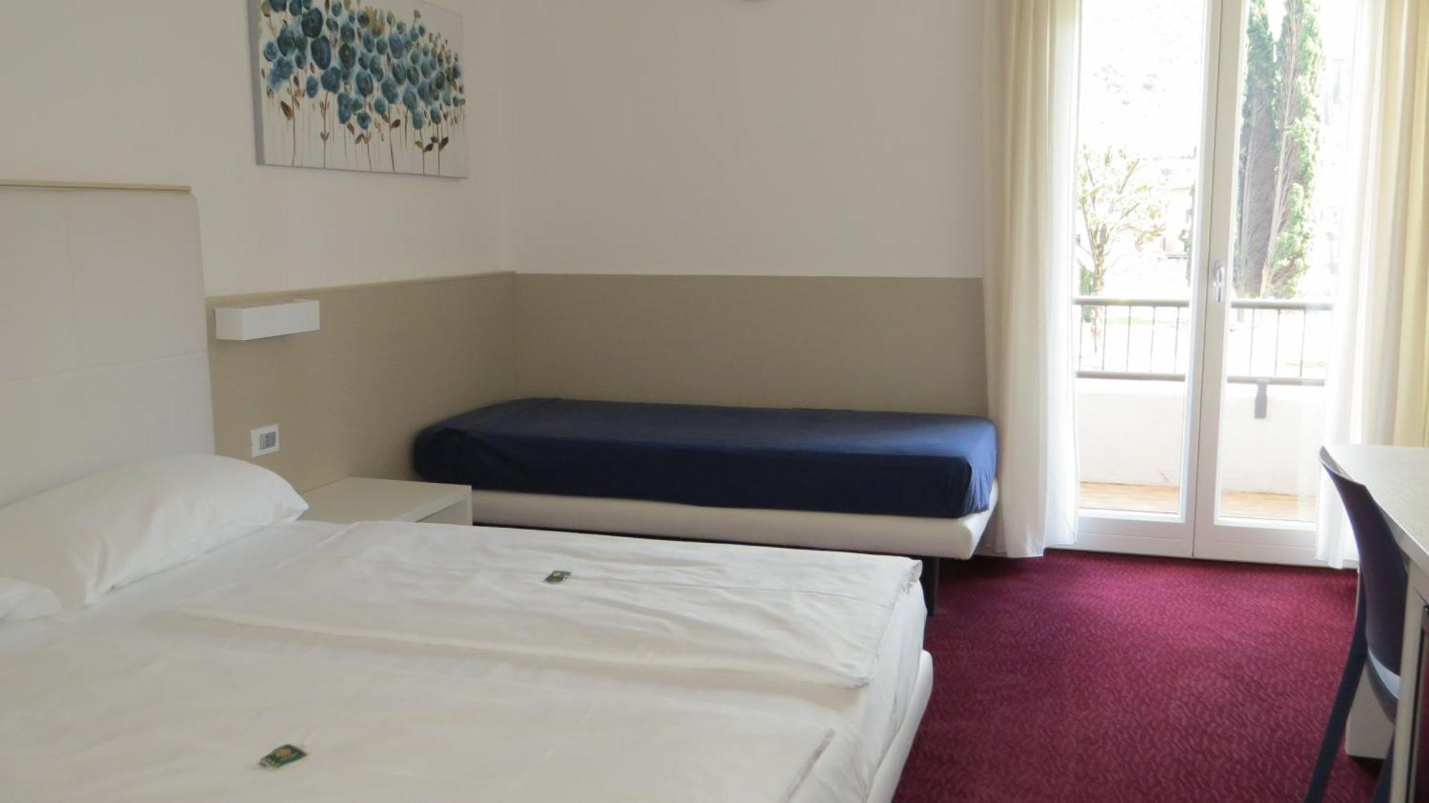 Hotel Villa Claudia Torbole Sul Garda Quarto foto