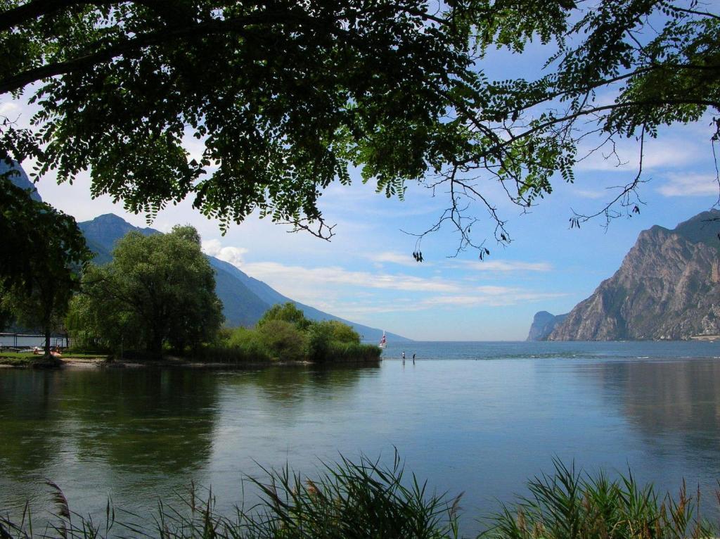 Hotel Villa Claudia Torbole Sul Garda Exterior foto