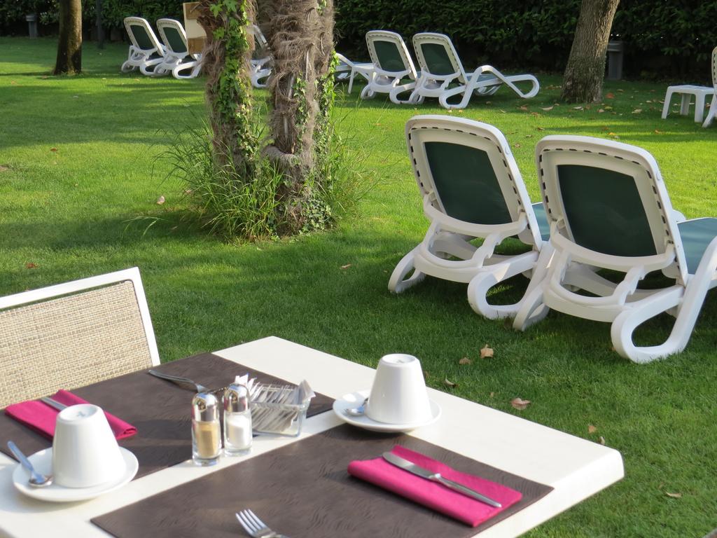 Hotel Villa Claudia Torbole Sul Garda Exterior foto
