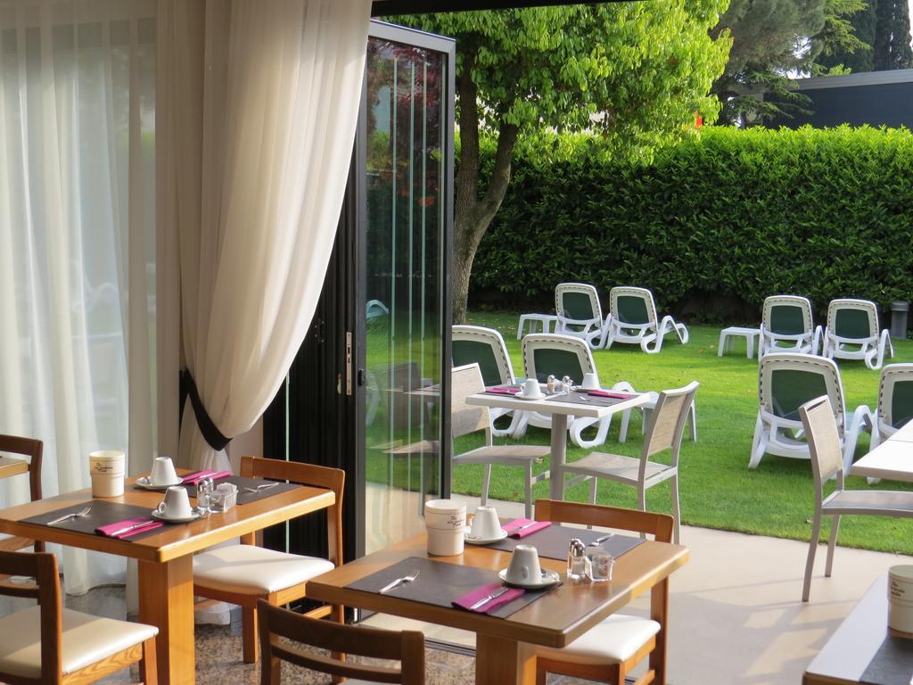 Hotel Villa Claudia Torbole Sul Garda Exterior foto