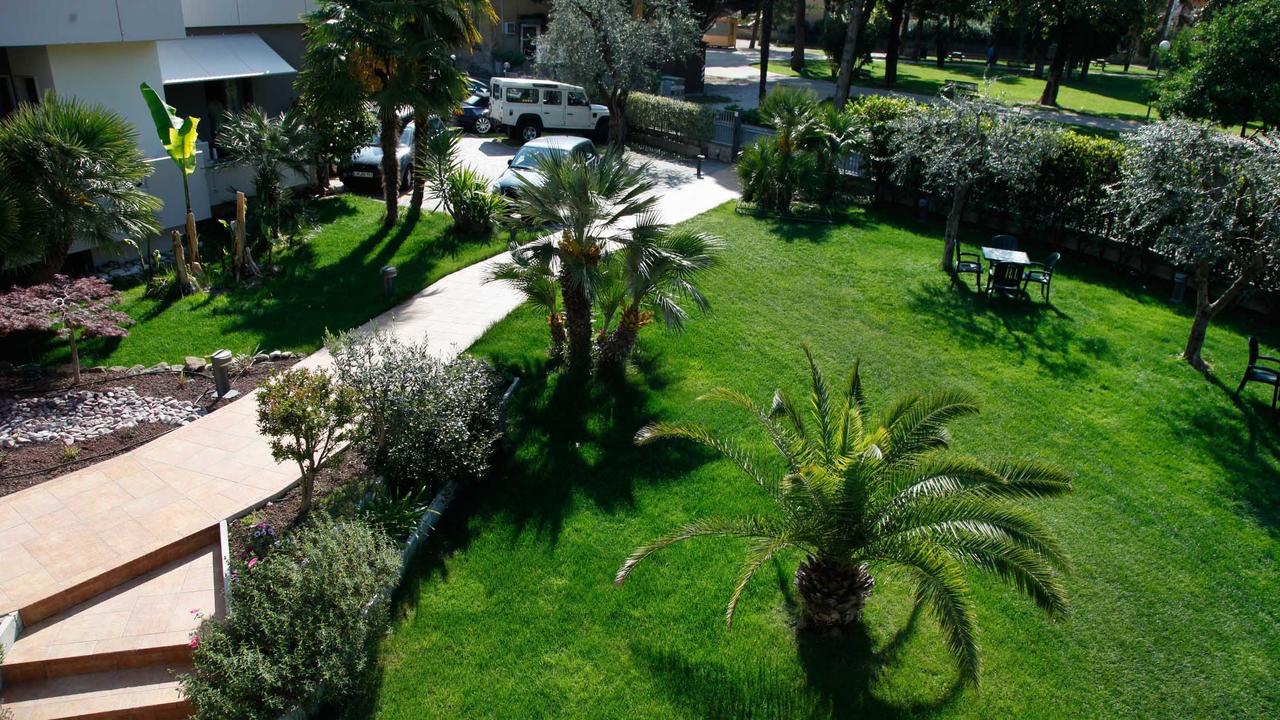 Hotel Villa Claudia Torbole Sul Garda Exterior foto